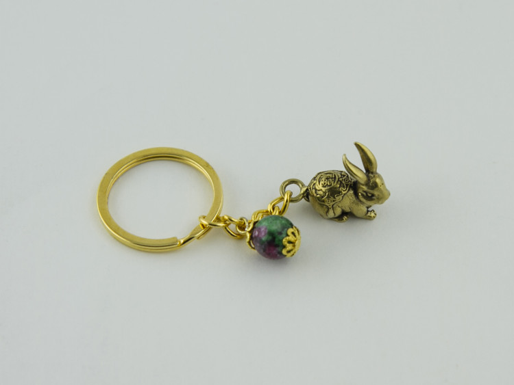 Брелок Кролик с бусиной, бронза, цоизит, 8 см